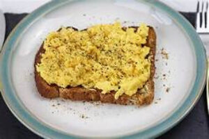 oeufs brouilles toasts